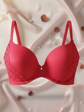 Victoria's Secret Red Lace-Trim Molded T-Shirt Bra